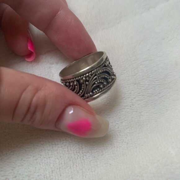 Vintage Style Silver-Tone Metal Patterned Thick Bandring - Picture 4 of 5